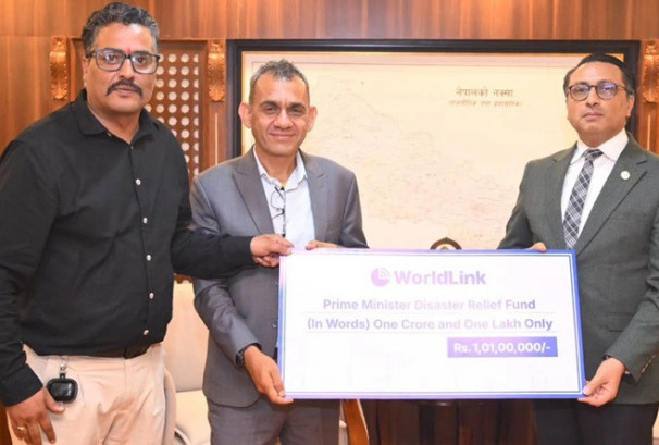 वर्ल्डलिंकद्वारा प्रधानमन्त्री दैवी प्रकोप उद्धार कोषमा १ करोड १ लाख सहयोग