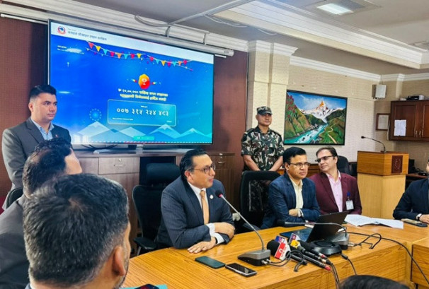 २५० रुपैयाँको सामान खरिद गरेका उपभोक्ताले जिते १० लाखको करदाता प्रोत्साहन उपहार