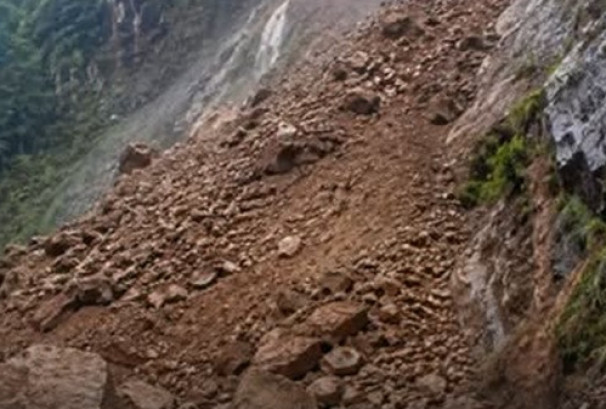 पहिरो हटाएपछि पृथ्वी राजमार्ग दुईतर्फी सञ्चालनमा