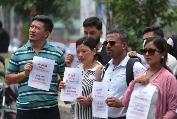 माइतीघरमा इजरायल रोजगारी पीडित युवाको प्रदर्शन, प्रक्रिया छिटो टुंग्याउन माग
