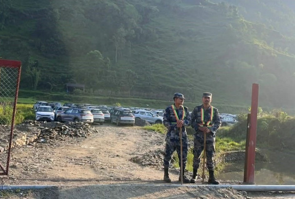 भन्सार छलीको आशंकामा कोरला नाकाबाट ७७४ ईभी सशस्त्र प्रहरीको नियन्त्रणमा
