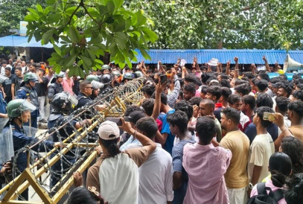 विराटनगरमा प्रधानमन्त्री र गृहमन्त्रीविरुद्ध नाराबाजी