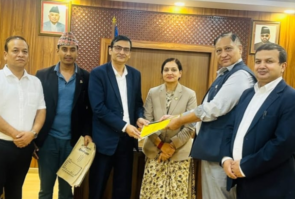 अस्पतालबाहिर बच्चा जन्माउनुपरेको घटनामा कारबाही प्रक्रिया अघि बढ्यो, छानबिन प्रतिवेदन मन्त्रालयमा