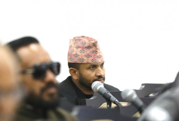 नाइजेरियन महिला गर्भवती बनाइ फरार भएको आरोपपछि पनि सांसद कृष्णकुमार कार्की संसदमा उपस्थित