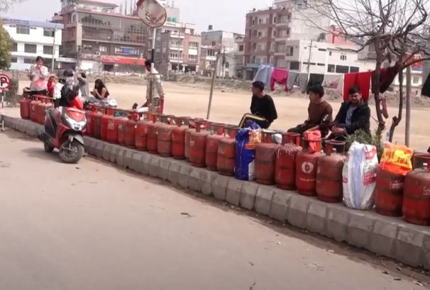 ग्यासमा कृत्रिम अभाव र कालोबजारी मौलाएको आरोप, तत्काल कारबाही गर्न माग