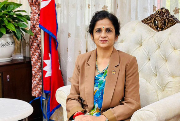 ग्यास संकटले खायो मन्त्रीको पद, राजीनामापछि रुँदै मन्त्रालयबाट निस्किइन् गौरीकुमारी