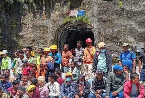 रसुवामा बाढीको त्रासबीच नेपाली सेनाद्वारा ८८३ जनाको उद्धार
