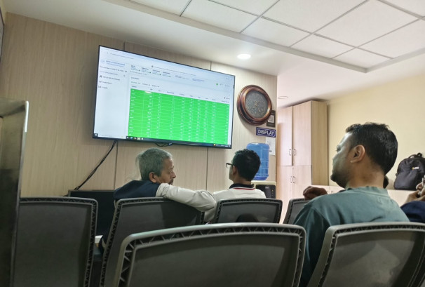 अर्थमन्त्रीको ‘सरप्राइज प्याकेज’ कुर्दै लगानीकर्ता, बजारमा आशा र आशङ्काको दोहोरो मनोविज्ञान