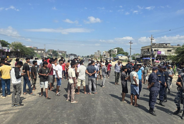 सुनसरीको गोलीकाण्डले सिरहा ततायो, प्रधानमन्त्रीको राजीनामा माग्दै