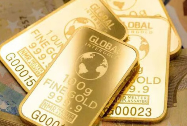 डलर बलियो र कच्चा तेलको मूल्य उकालो लागेसँगै सुनको मूल्यमा गिरावट, प्रतिऔंस कति पुग्यो ?