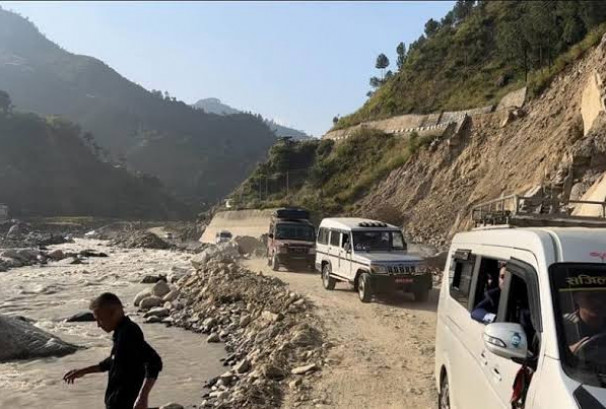 राष्ट्रिय राजमार्ग र सडकहरूको पछिल्लो अवस्था के छ ? कहाँ–कहाँ छ अवरोध ?