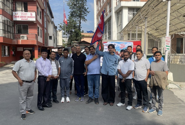 बाढी तथा पहिरो प्रभावित ४०० परिवारलाई करिब ११ लाख रुपैयाँबराबरको राहत सामग्री सहयोग