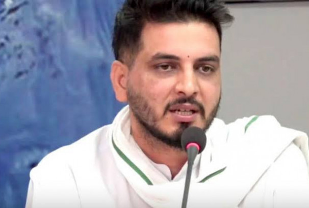 नगर प्रहरीलाई मन्त्री लम्सालको आग्रह– मनोबल नघटाउनुहोस्, सरकार तपाईंहरूको साथमा छ