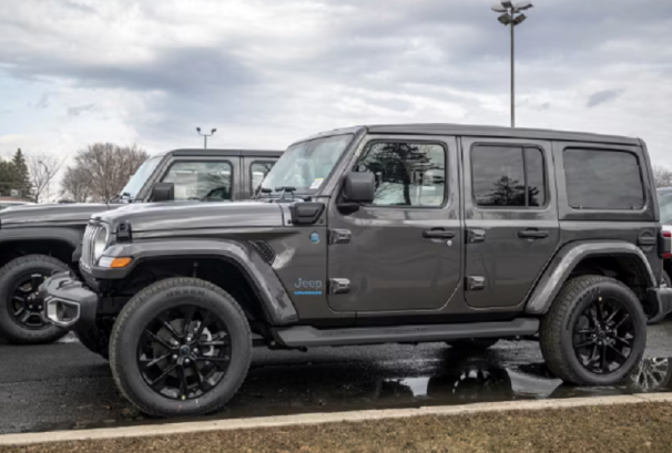 स्टेलान्टिसले विश्वभरबाट ३ लाख ७५ हजार युनिट जीप एसयुभी फिर्ता मगाउने