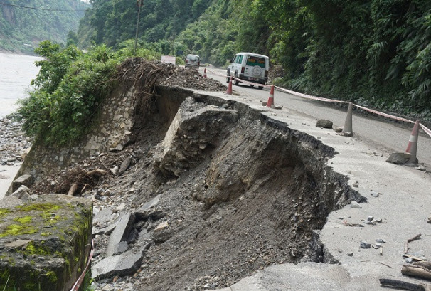 पहिरोका कारण पृथ्वीराजमार्ग एकतर्फीमात्रै सञ्चालन