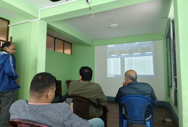 सेयर बजार बढ्दा लगानीकर्ता उत्साहित, भन्छन्, ‘आत्तिएर सेयर बेचिहाल्नु हुँदैन’