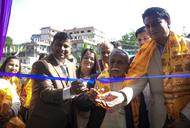 कजारियाद्वारा सिन्धुलीको आदर्शनगरमा नयाँ शोरूम उद्घाटन