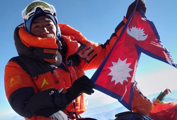सगरमाथामा ३१ औँ पटक कामीरिता शेर्पा, बनाए विश्व रेकर्ड