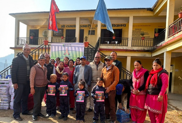 कामना सेवा विकास बैंकद्वारा पोशाक तथा शैक्षिक सामाग्री वितरण