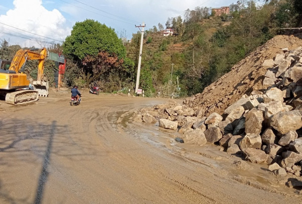 धुलिखेल–खावा सडकखण्डमा राति सवारी बन्द, वैकल्पिक मार्ग प्रयोग गर्न आग्रह