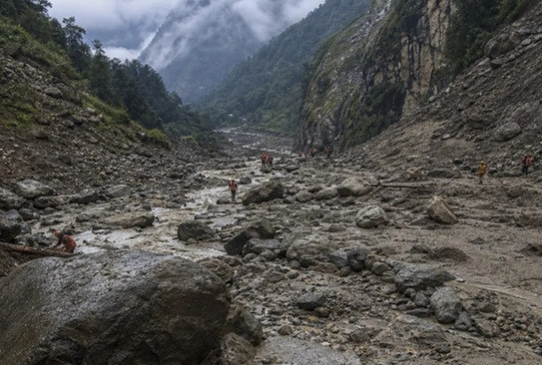 हिमालयमा बढ्दो तापक्रमसँगै हिमनदीजन्य विपद्को जोखिम बढेको वैज्ञानिकहरुको चेतावनी