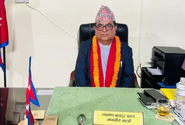 पद्म नर्सिङ होम प्रकरणमा पूर्वमन्त्रीमाथि घुस डिलको आरोप, एमालेले बनायो छानबिन समिति