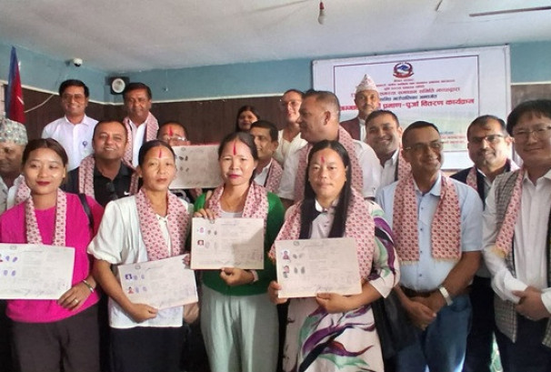 झापाको बुद्दशान्तीमा लालपुर्जा वितरण, ५ अव्यवस्थित परिवार बने जग्गाधनी