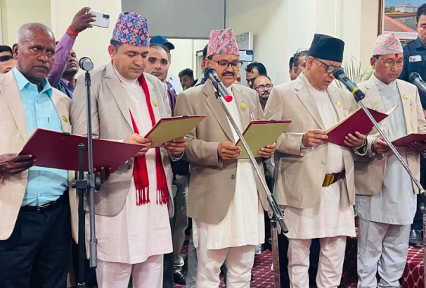 लुम्बिनी मन्त्रिपरिषद् पुनर्गठनपछि नयाँ सत्ता समीकरण, पाँच मन्त्रीले लिए शपथ