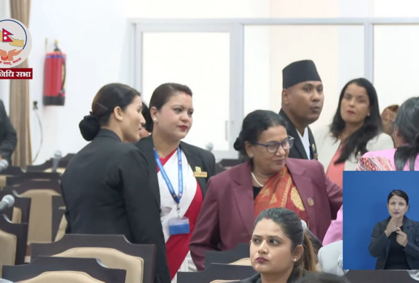 संसदमा नयाँ विवाद : फोटो खिचेको निहुँमा सांसदलाई बैठक कक्षबाट लसगयो बाहिर