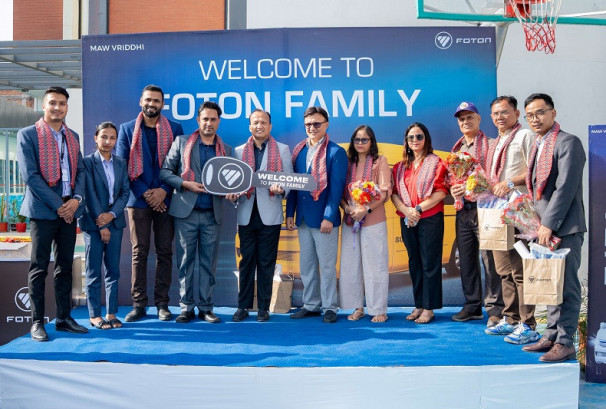 जेभियर इन्टरनेशनल स्कूललाई १३ वटा फोटोन माउन्टेन इभी भ्यान हस्तान्तरण