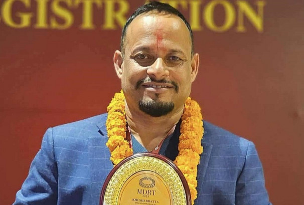नेपाल लाइफका मदन भट्ट १० करोड बढीको व्यवसाय गर्दै लगातार चौथो पटक सर्वोत्कृष्ट