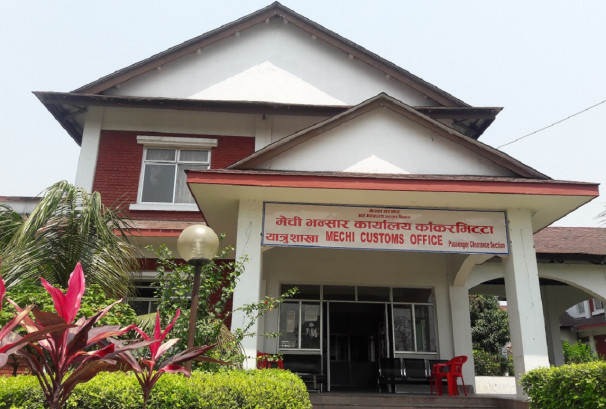 मेचीका पाँच छोटी भन्सार बन्द, एउटा मात्र सञ्चालनमा, आयात–निर्यात अवरुद्ध