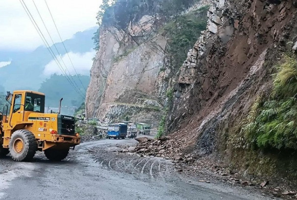 नारायणगढ–मुग्लिन सडकमा राति ८ बजेदेखि आवागमन बन्द