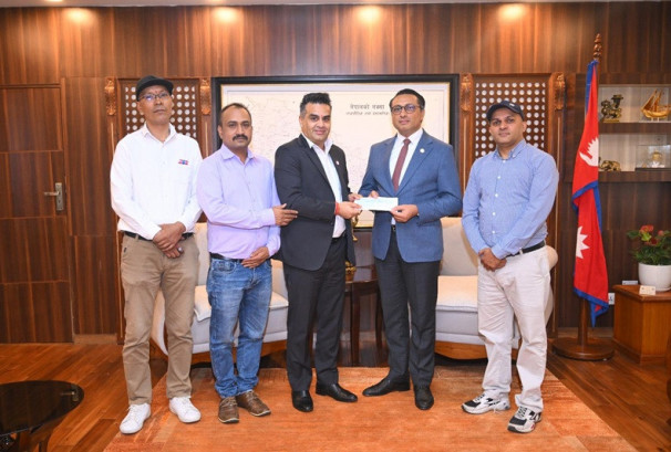 भोटेकोसी बाढीपीडितको राहतका लागि एसटीसी ग्रुपको ५० लाख १ हजार रुपैयाँ सहयोग
