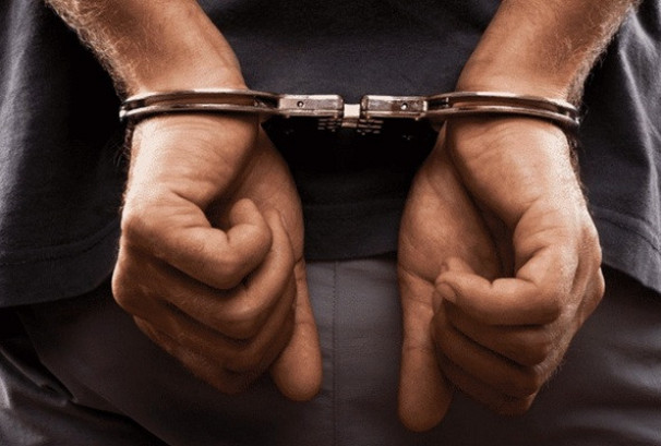 प्रहरीले गोली हानेर समात्यो लुटेरा, खुर्सानीको धुलो फ्याँकेर गर्थे लुटपाट