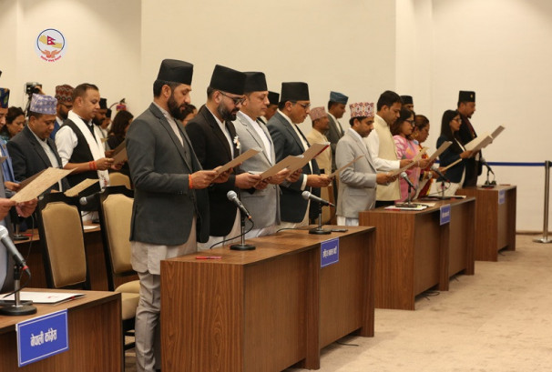 प्रतिनिधि सभाको बैठकमा फोन चलाउन निषेध