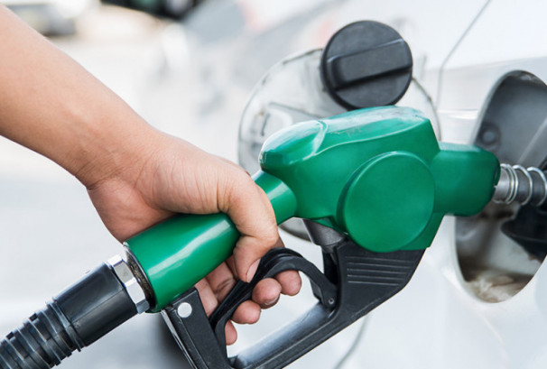 पेट्रोलियम पदार्थको मूल्य घट्यो