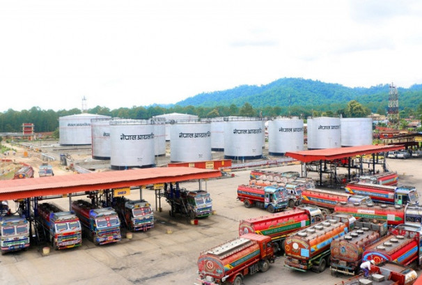 पाँच महिनामै पेट्रोलियम आयात एक खर्ब नाघ्यो