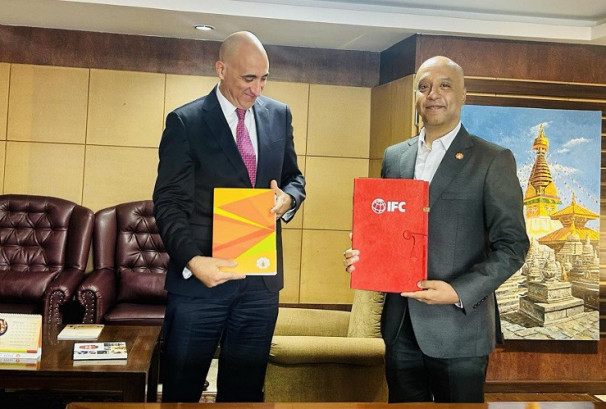 लक्ष्मी सनराइज बैंक र आईएफसीबीच जोखिम व्यवस्थापन सुदृढीकरण र दिगो वित्त प्रवर्द्धनका लागि साझेदारी
