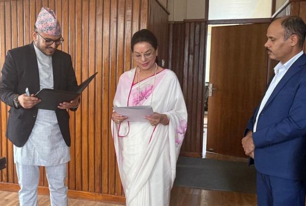 नेशनल लाईफ इन्स्योरेन्सकी अध्यक्ष सिहंद्वारा पद तथा गोपनियताको शपथ ग्रहण