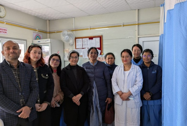 रमेश गुप्ता मेमोरियल ट्रस्टद्वारा महालक्ष्मी विकास बैंकसँगको सहकार्यमा भक्तपुर क्यान्सर अस्पताललाई विद्युतीय आईसीयू बेड प्रदान