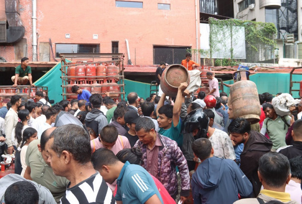 बुधबारपछि संयुक्त ग्यास बिक्री बन्द, बिहीबारदेखि डिलरबाटै किन्नुपर्ने