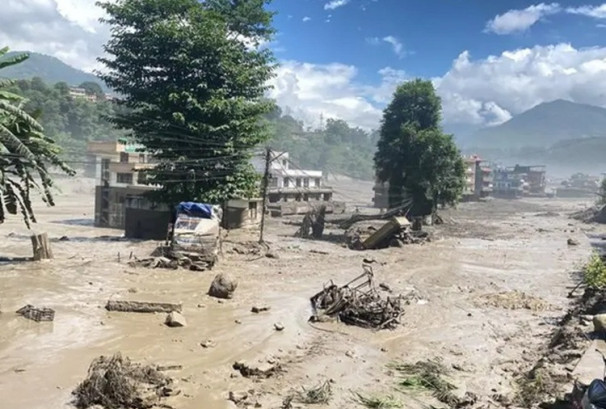 रसुवा बाढीको वितण्डा: चाडपर्वका लागि आयात भएका ७०० भन्दा बढी गाडी बगाएपछि अटो क्षेत्रमा ठूलो क्षति