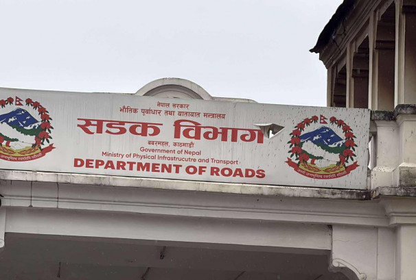 दसैँअगावै बाढीले क्षतिग्रस्त मुख्य राजमार्गका पुल सञ्चालनमा ल्याउने तयारी