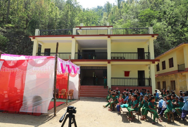 सिद्धार्थ बैंकद्वारा भूकम्प प्रभावित विद्यालयको भवन पुनर्निर्माण गरी हस्तान्तरण