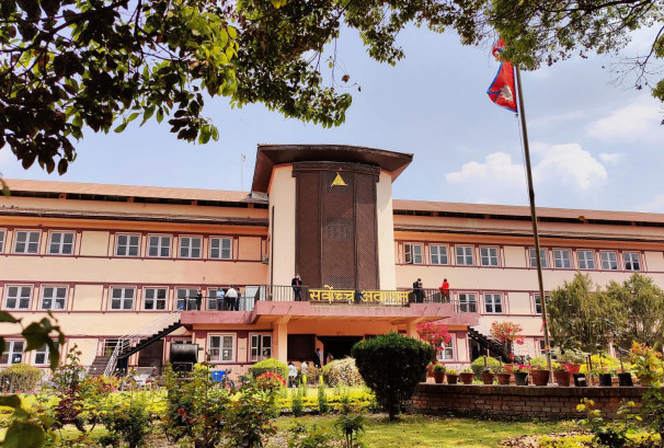 सर्वोच्चको ‘ब्रेक’पछि संविधान संशोधनको बाटो पुरानै, सांसदलाई विशेष कानुनी छाता दिने व्यवस्था पनि रोकियो