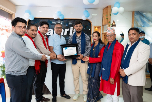 चितवनमा कजारियाको नयाँ शोरुम उद्घाटन