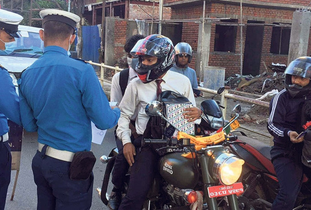 २४ घण्टामा १,७२० सवारी चालकलाई सवारी नियम उल्लङ्घनमा कारबाही, ८ लाख ५८ हजार राजस्व संकलन