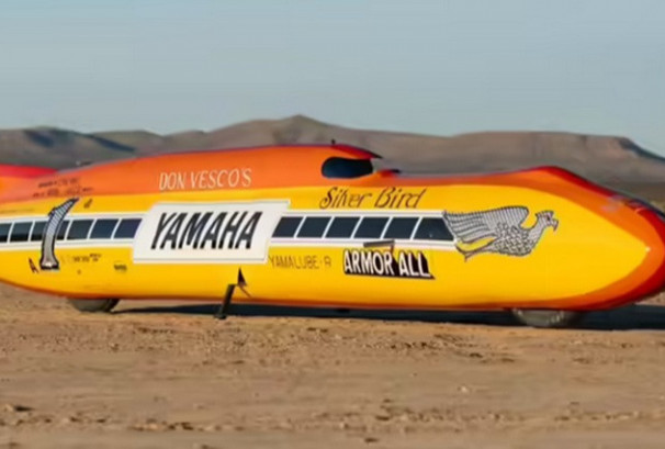 रकेट जस्तै देखिने मोटरसाइकलको लिलामी हुँदै