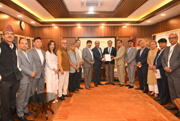भोटेकोशी बाढीपीडितका लागि निर्जीवन बीमा व्यवसायी संघको रु. ३ करोड ४७ लाख सहयोग